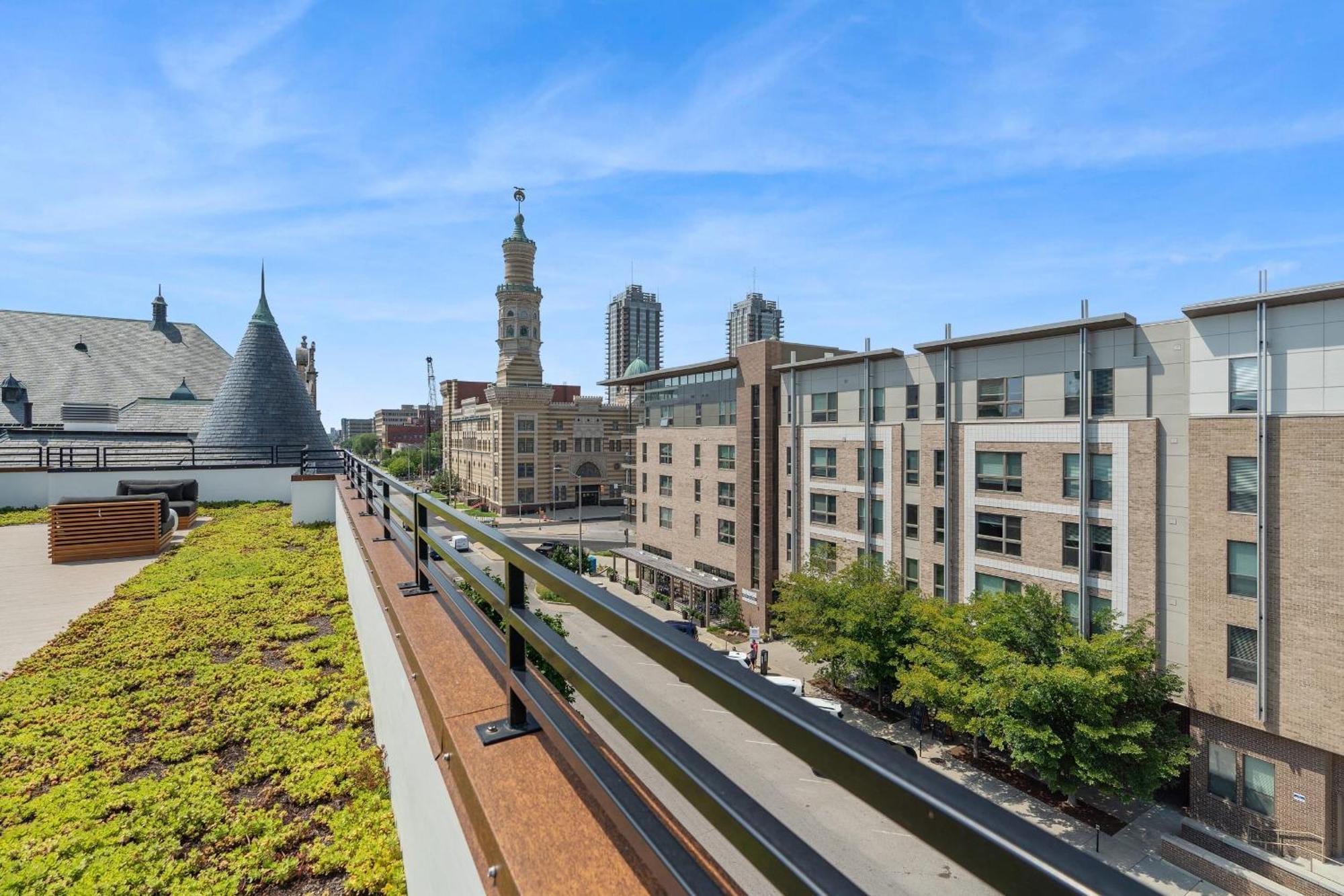 Cozysuites Mass With Parking Lounge & Roof Deck #36 Indianapolis Exterior photo